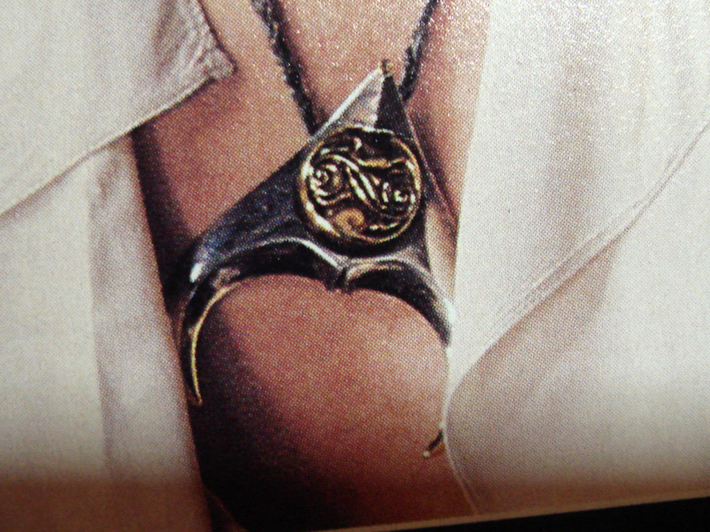 jareth__s_necklace_closeup_by_meowchee.j